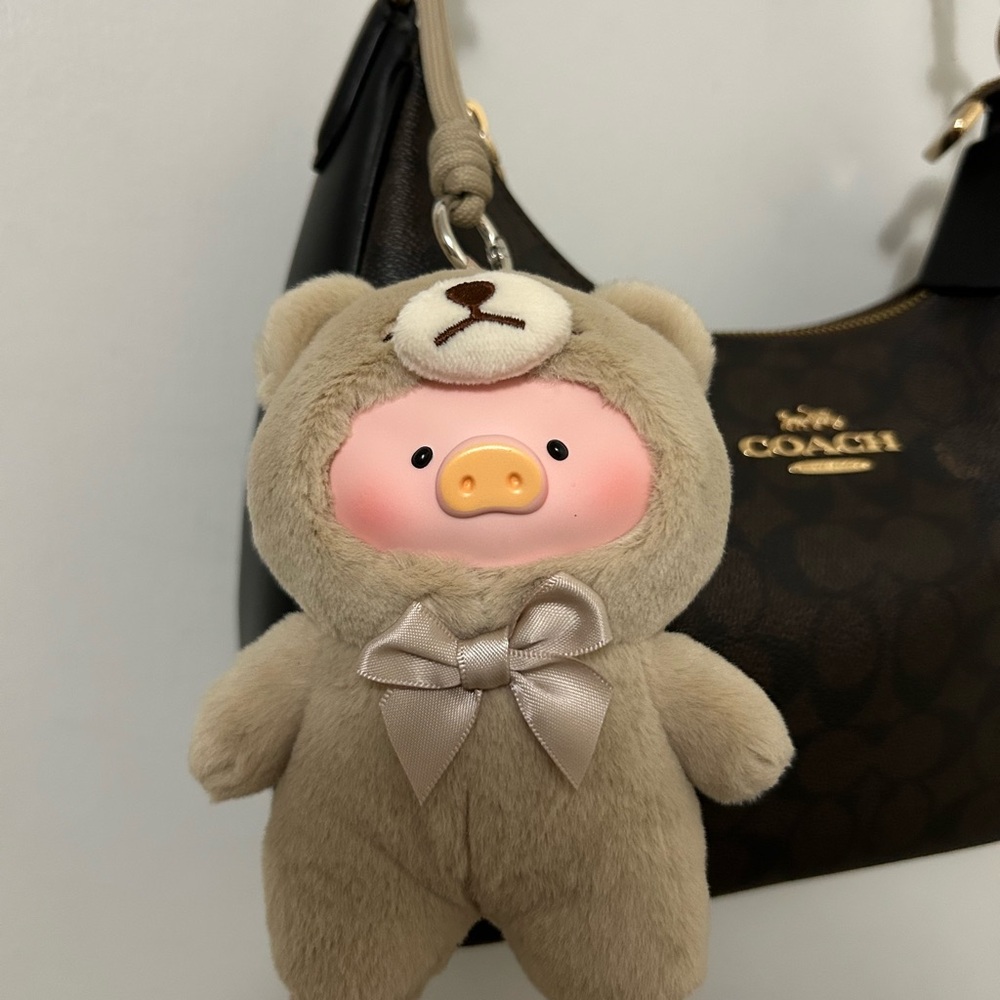 Lulu the Piggy Vintage Teddy Shop Series Pendant - Witty Teddy